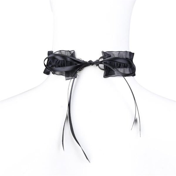 Collar con Lazo, Cascabel y Encaje